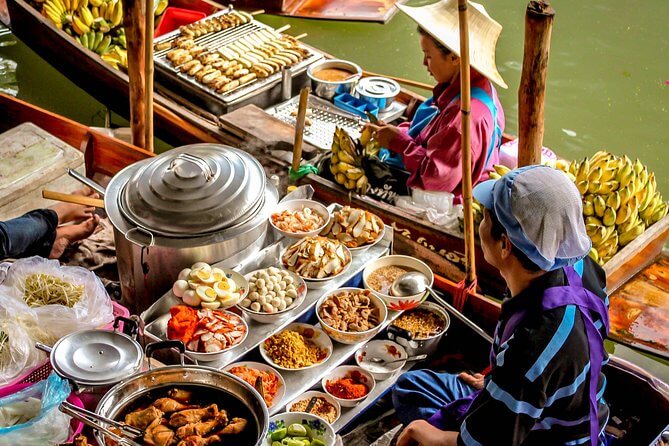 Taling Chan floating market