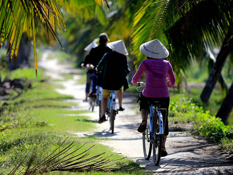  free-things-to-do-in-hoi-an-bike-to-cam-thanh-village