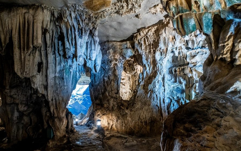 sung sot cave hanoi to halong bay