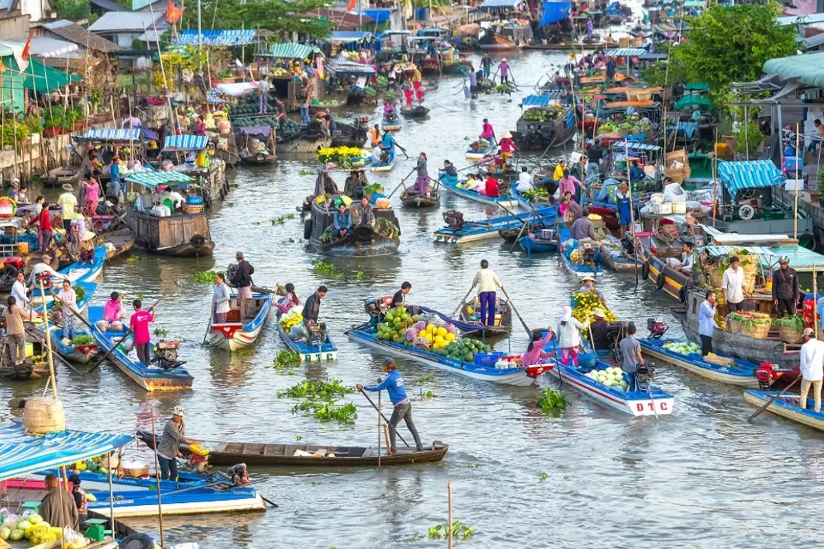 floating market from ho chi minh city long xuyen market