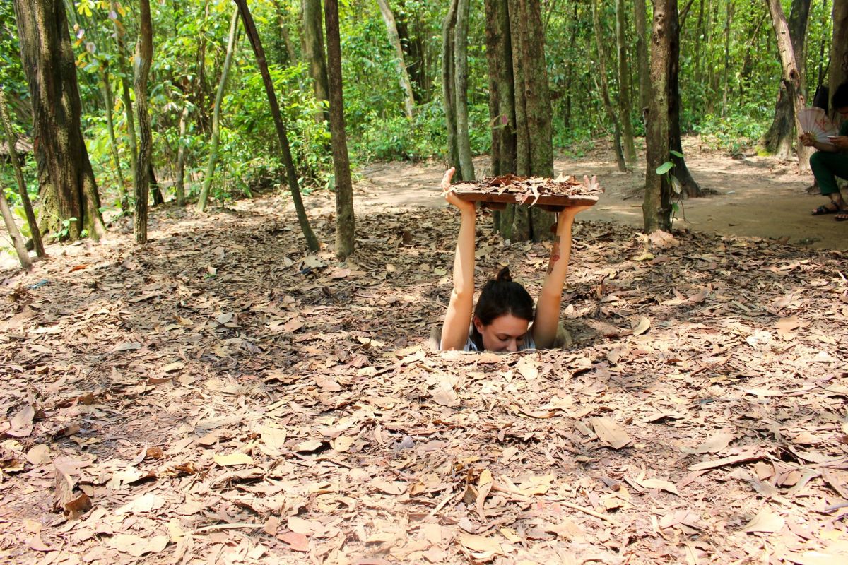 vietnam war tour ho chi minh Cu Chi Tunnels