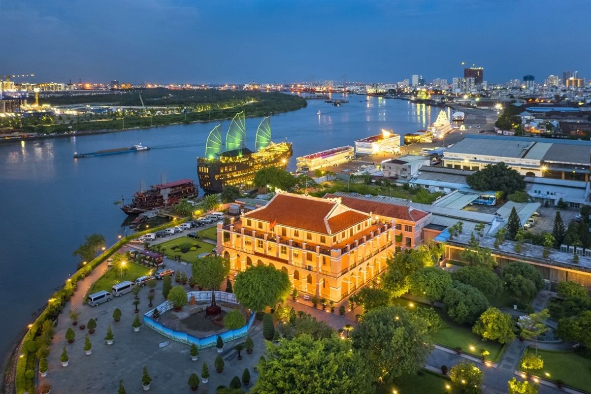 vietnam war tour ho chi minh Dragon Wharf