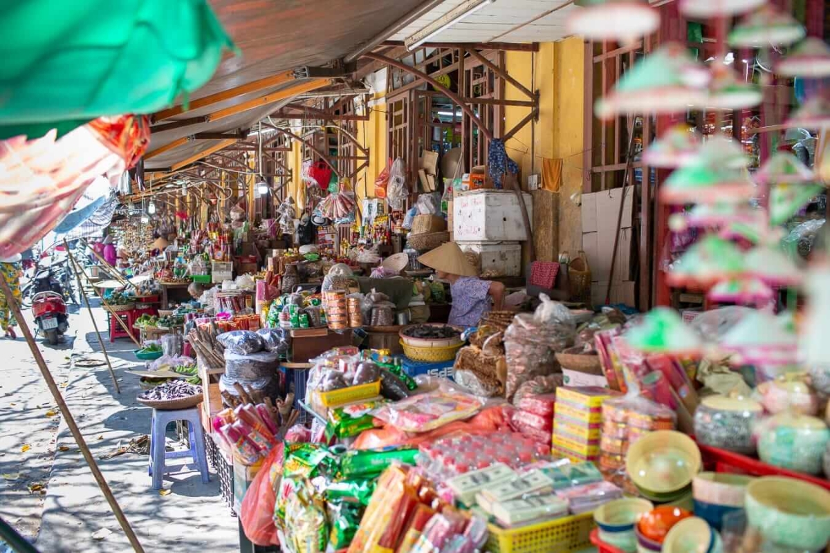 Hoi An attractions central market