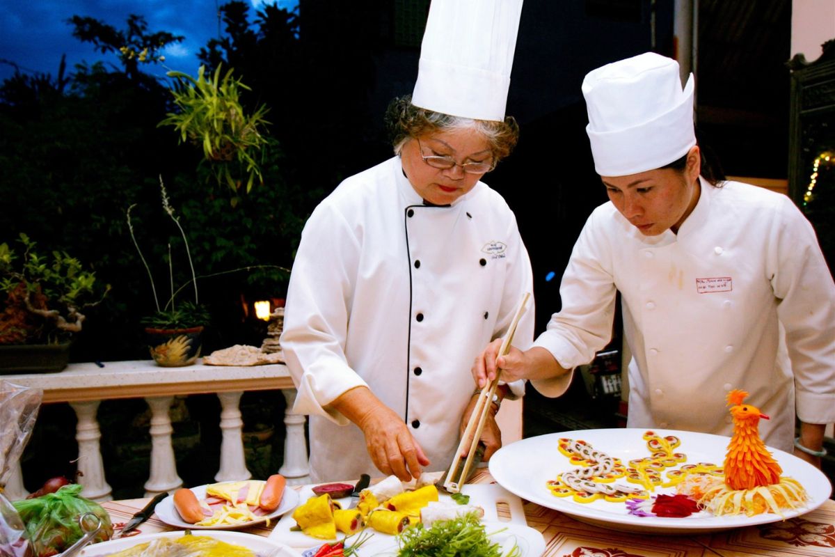 best places to eat in hue vietnam Tinh Gia Vien Restaurant