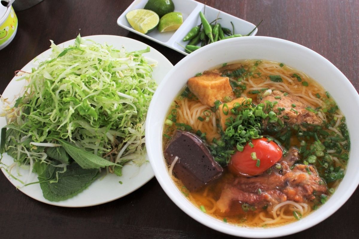 street food district 1 bun rieu da lat