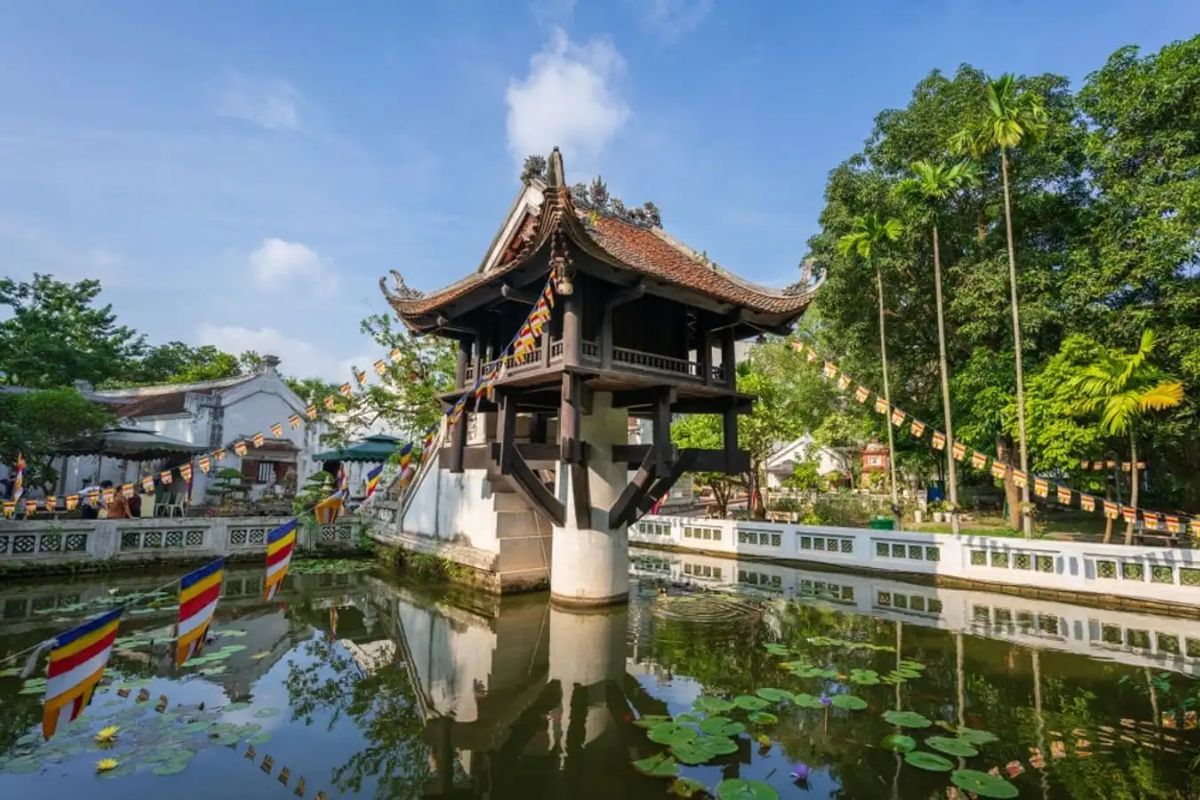 what are vietnamese people's religion One Pillar Pagoda