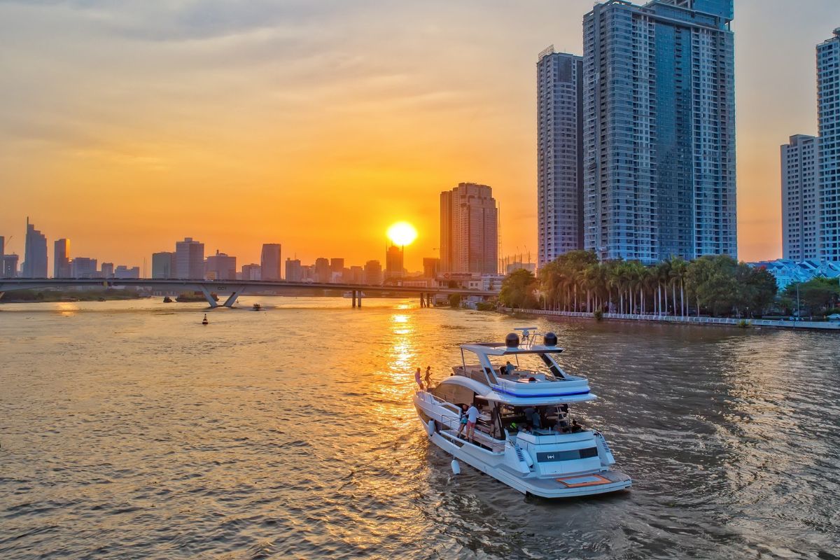 ho chi minh city travel itinerary sunset on Saigon River