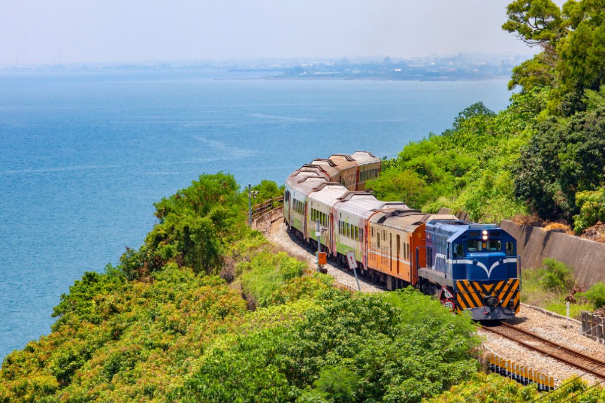 vietnam tour plan travel by train in vietnam